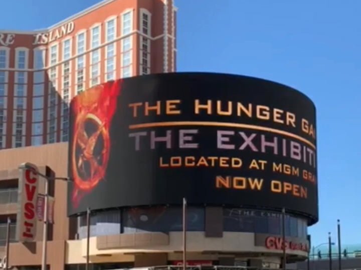Massive LED Sign Turns Heads on Las Vegas Strip